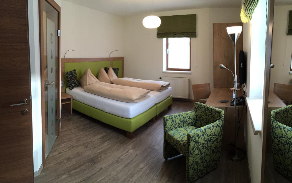 Gaestehaus Thomahan Friesach  Habitación foto